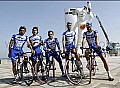 Ronde van Qatar<br />maandag 31 januari 2005<br />1e etappe: Al Khor Corniche - Doha Hyatt Plaza<br />Davide, Servais, Stefano, Kevin en Tom<br /><br />FOTO: CORVOS